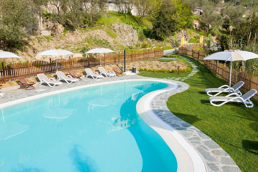 Zweizimmerwohnung Im Resort Mit Pool Und Garten - Ligurien