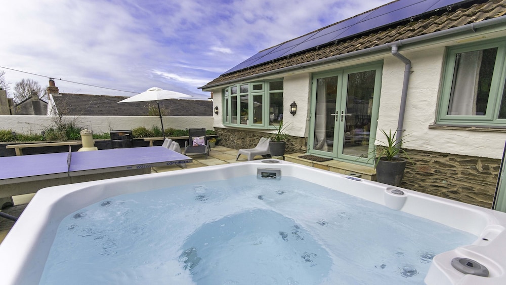 Shippenrill Croyde - Sleeps 14 - Hot Tub Option - Stylish Home With Fire Pit, Table Tennis & Dog Friendly - Croyde Bay