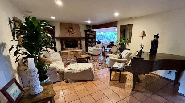 Large Comfy Topanga Canyon Family Getaway Near State Park And Pacific Ocean - San Fernando Valley, CA