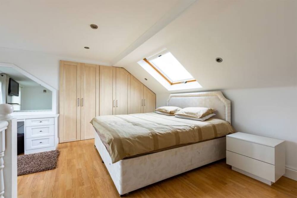 London's Best Spacious Family Home - Barnes
