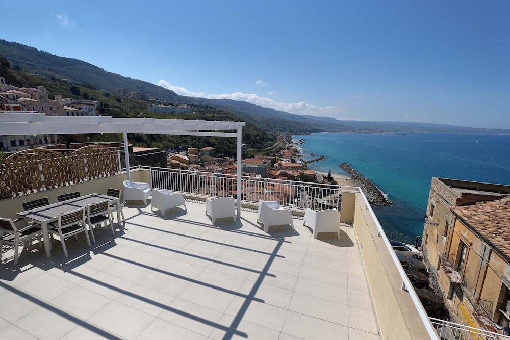 B & B In The Historic Center, With A Panoramic Terrace, 400 Meters From The Sea - Pizzo