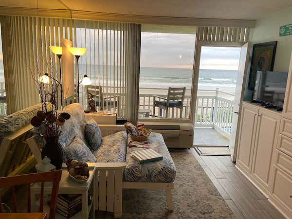 Direct Oceanfront Clean Comfy Studio   Cant  Get Closer To The Beach Or Pool! - Ormond Beach, FL