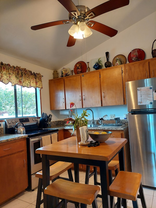 The Ohana Cottage Is Perfectly Situated In Hilo Twin Close To All Amenities. - Hilo, HI