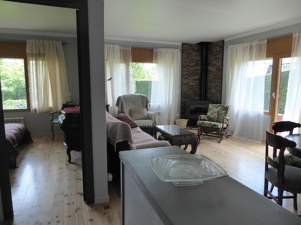 Large Apartment With Direct Access To The Garden, Near Lake Puigcerdà - Das