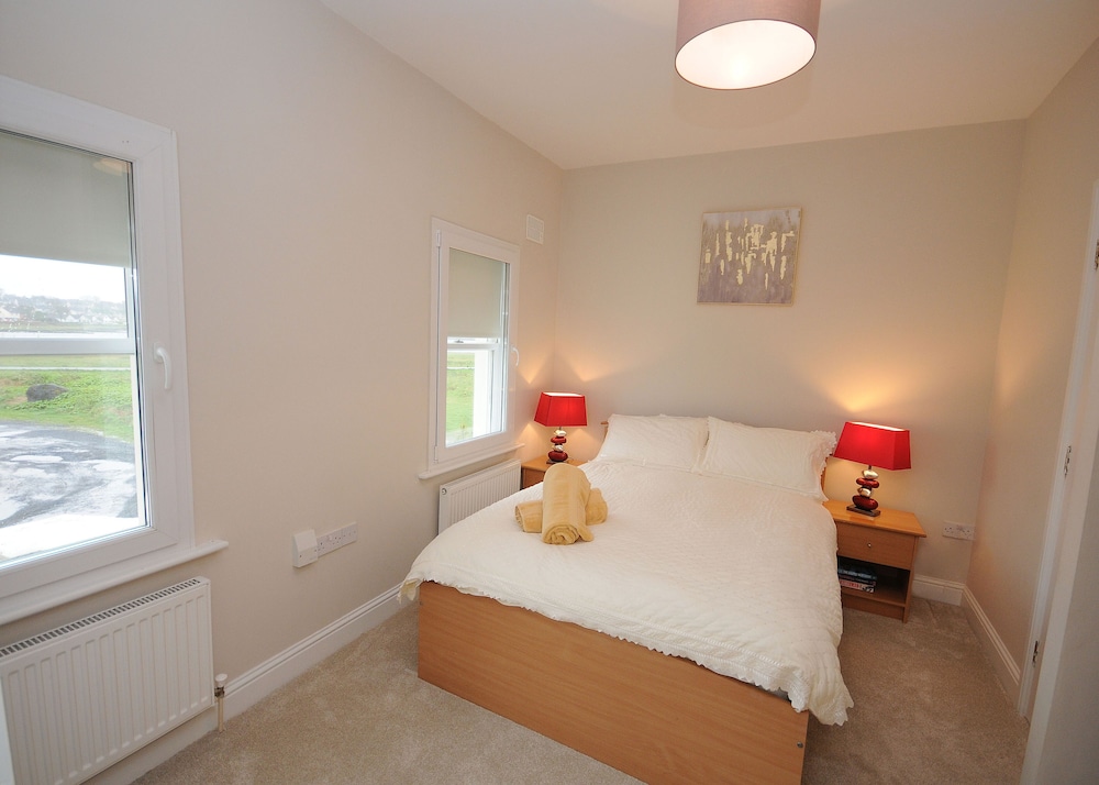 Elegant Town House With Parking - Galway