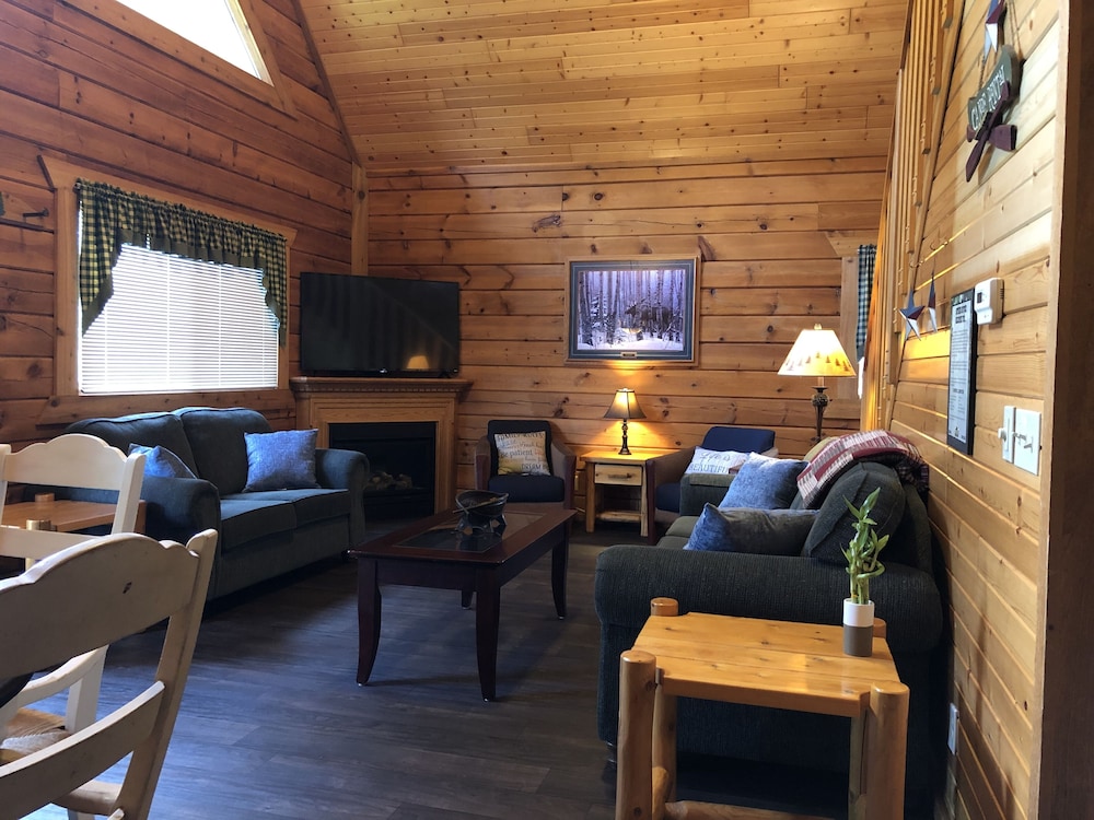Quiet Cabin Near Jellystone, 3 Bears, And Atv Trails. Utv Rentals Available. - Fort McCoy, WI