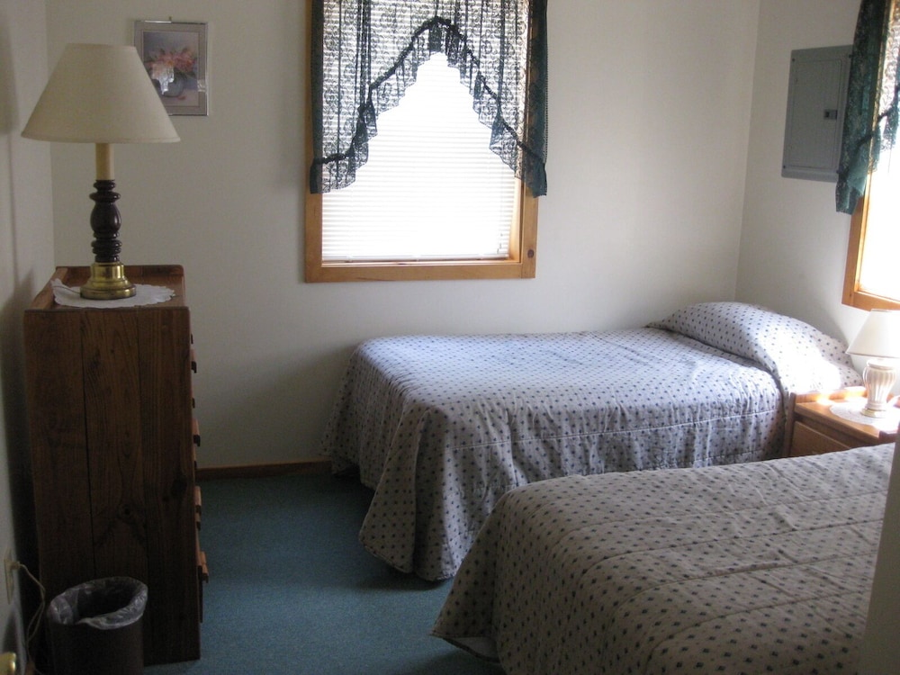 One Bedroom Cottage - Country Cottages - Lake George