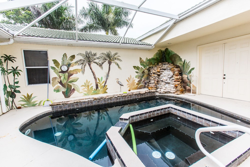 Superbe Villa Avec Piscine Et Vue Sur Le Lac - Cape Coral, FL