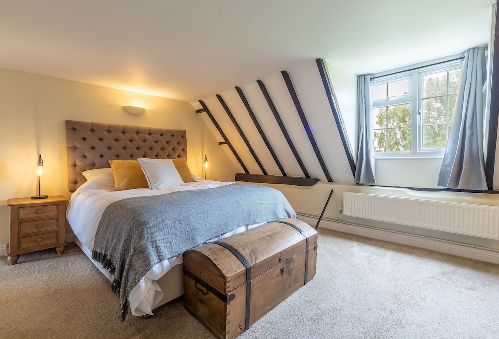 Heath Cottage Dates Back To 1650 And Has Been Lovingly Restored And Extended. - Norfolk