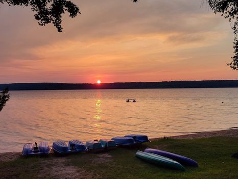 Looking for cabins near Torch Lake, MI? Visit cozycozy!