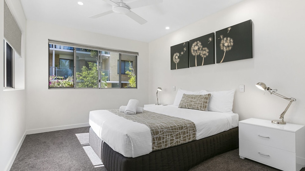 Exquisite Penthouse With Views To Laguna Bay - Unit 3 Taralla 18 Edgar Bennett Avenue - Noosa
