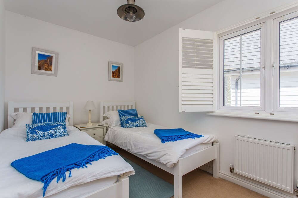 Harbour Lights -  A Cottage That Sleeps 6 Guests  In 3 Bedrooms - Camber Sands