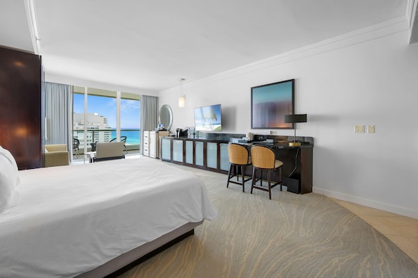 Estudio De Lujo Con Vista Al Mar En Sorrento En El Hotel Fontainebleau En Miami Beach - Miami Shores, FL