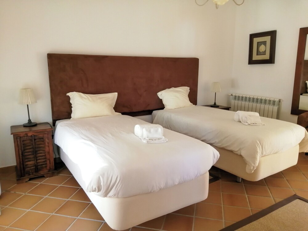 Beautiful 3 Bed Costal Villa, In Private Gated Complex, On Praia D'el Rey - Vau