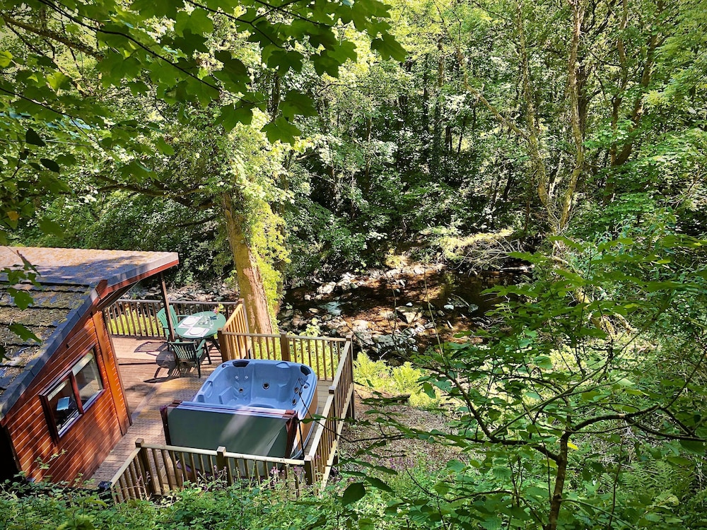 Secluded 2 Bed Lodge With Hot Tub & River Views - Devon