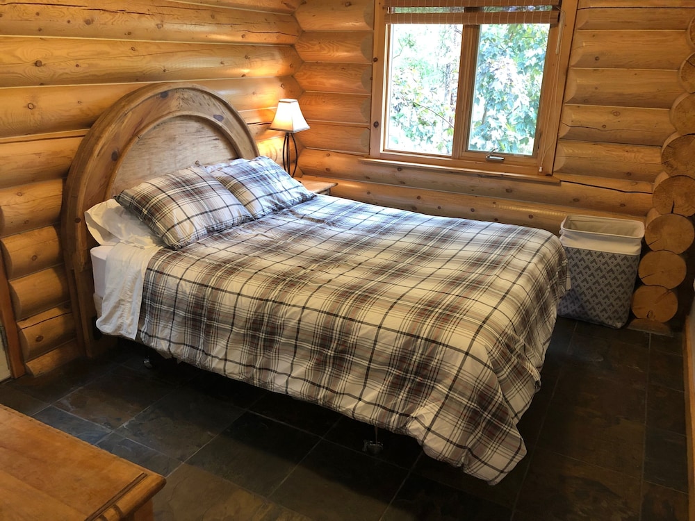 You've Arrived!  Beautiful Log Cabin! Business License #Stru 2022-084 - Kimberley, BC, Canada