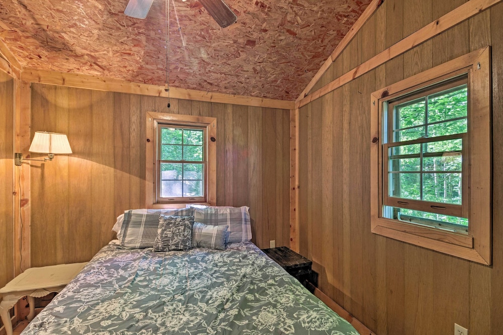 Pisgah Forest 'The Oak' Cabin W/deck By Creek - Mount Mitchell State Park, Burnsville