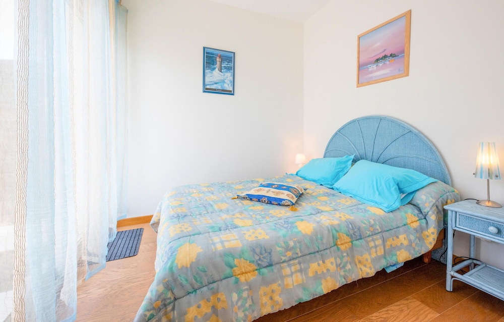 This Modern Vacation Apartment Is Located In The Center Of The Famous Seaside Resort Of Royan. - Royan