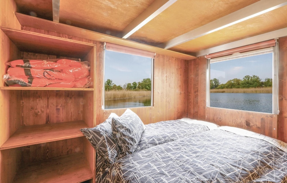 Origin Pure ? The Motto Of This Houseboat And The Experienceable Environment. This Motto Has Arisen - Brandenburg