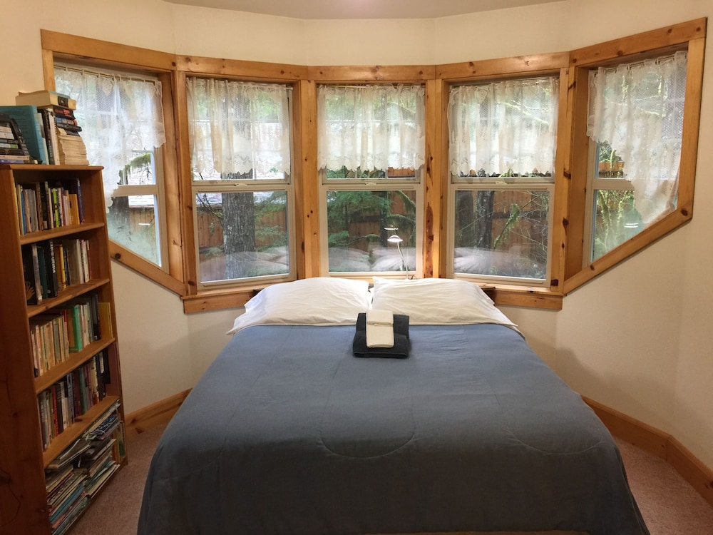 Snowline Cabin 25 A Country-style Pet Friendly Cabin With A Hot Tub And Wifi - Mount Baker, WA