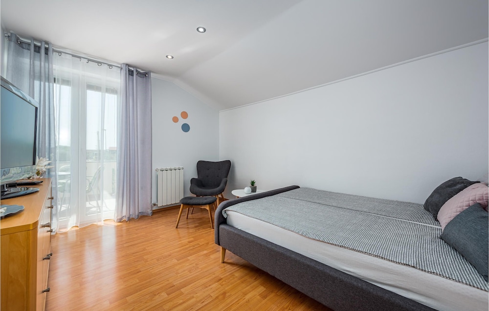 Stunning Apartment In Buje With 2 Bedrooms, Wifi - Strunjan