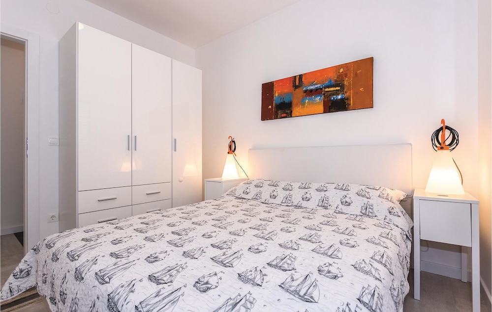 Two-Bedroom Apartment in Brodarica - Brodarica