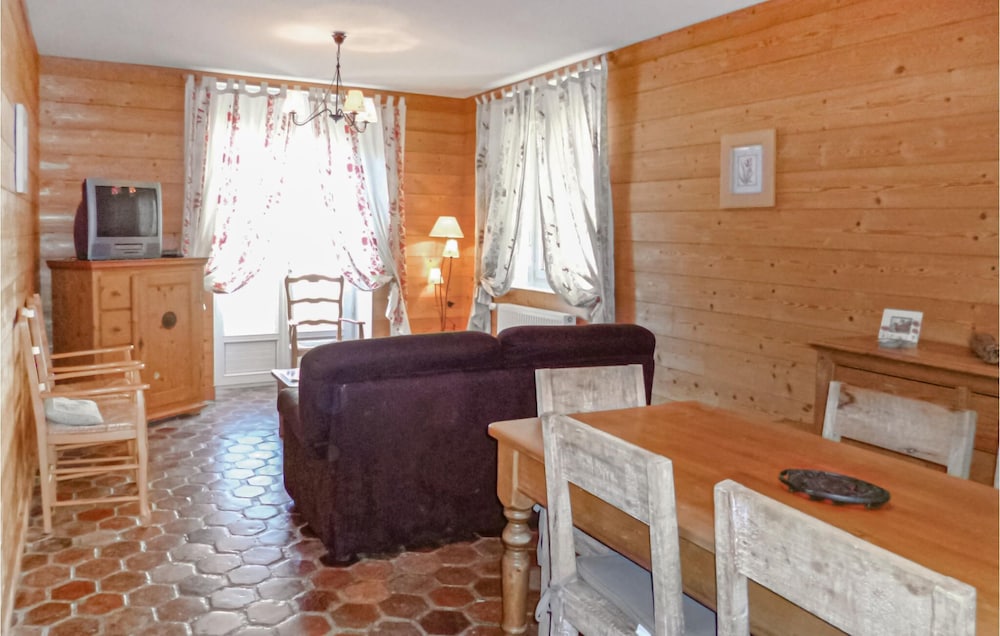 Deze Zeer Comfortabele Vakantiewoningen, Elk Met Een Prachtig Terras, Maken Deel Uit Van Een Voormal - Seine-et-Marne