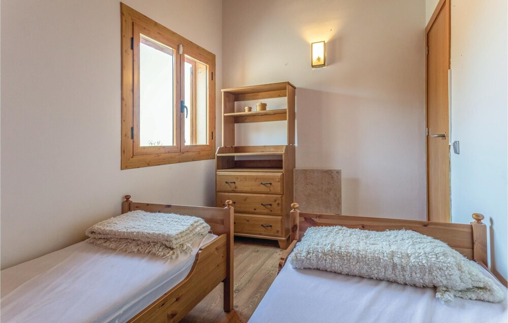 Charmant Vakantiehuis Met 3 Slaapkamers Aan De Costa Brava, Verdeeld Over 2 Verdiepingen En In Een Z - Sils