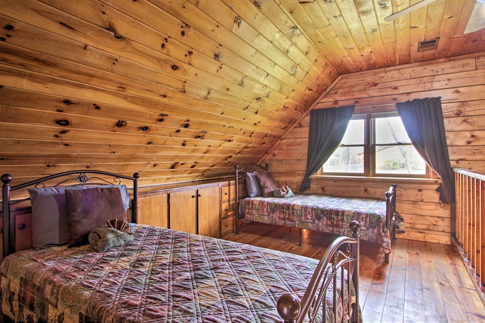 Rustic Log Cabin With Screened Deck, 8mi To Dollywood - Dandridge, TN