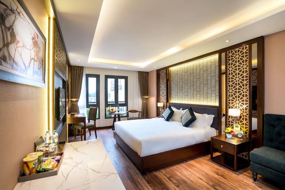 Conifer Grand Hotel - Hanói