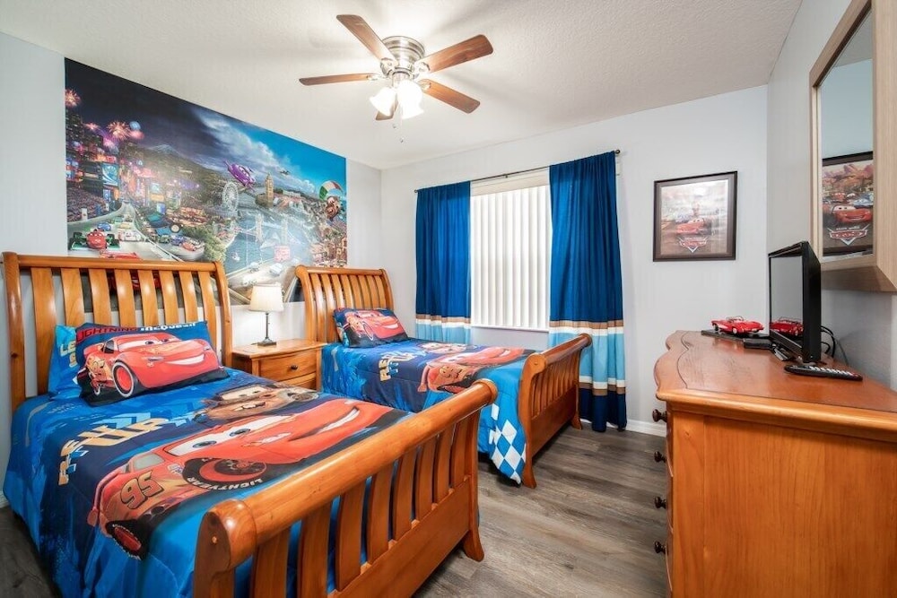 7 Schlafzimmer Orlando Disney Area Ferienhaus Mit Blick Auf Den See, Outdoor Spa, 3 Masters & Free Wifi! - Kissimmee, FL