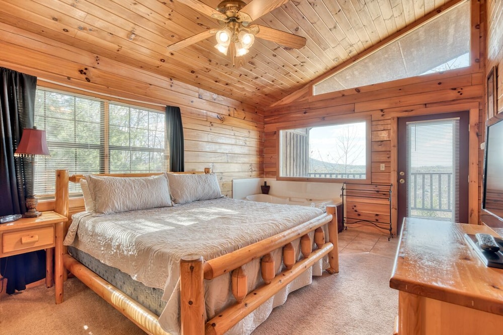 Romantic Cabin With Hot Tub, Fireplace, And Vast Mountain Views - Tennessee
