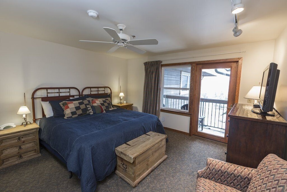 Spacious Hotel-style Room With Valley Views - Whitefish, MT