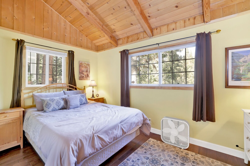 Lazy Bear Lodge- Relaxing Moonridge Retreat Cabin - Big Bear Lake, CA