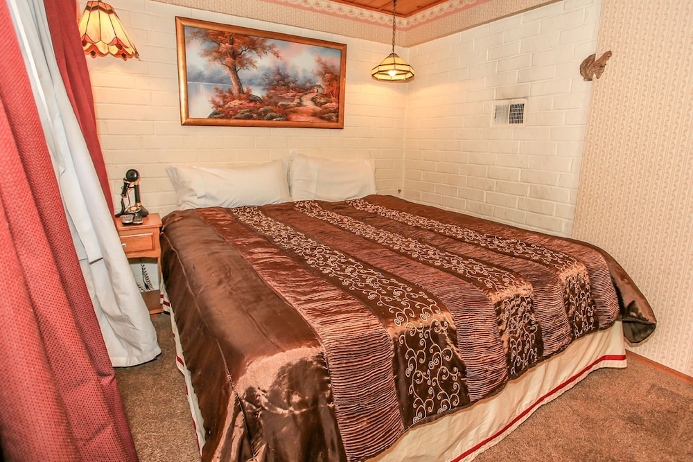 Cornerstone Cabin -Fun And Cozy Home With A Hot Tub That Backs To The National Forest! - Big Bear Lake, CA