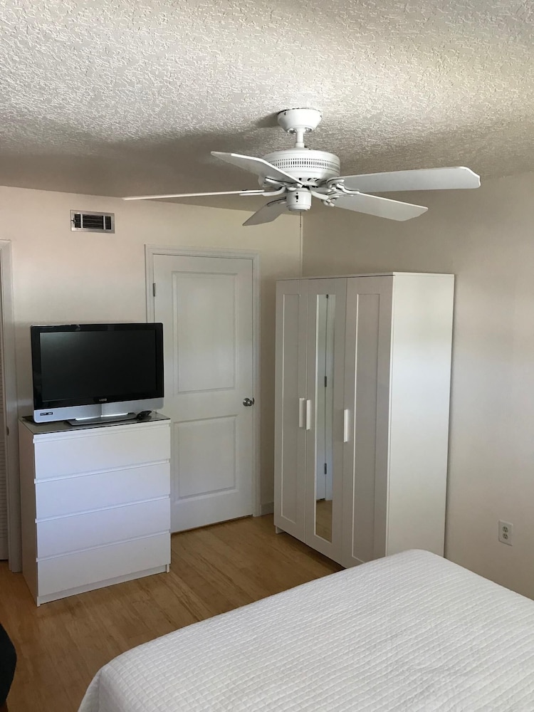 2 Dormitorios 1 Baño Condominio / Paseo De Distancia A La Diversión - New Smyrna Beach, FL