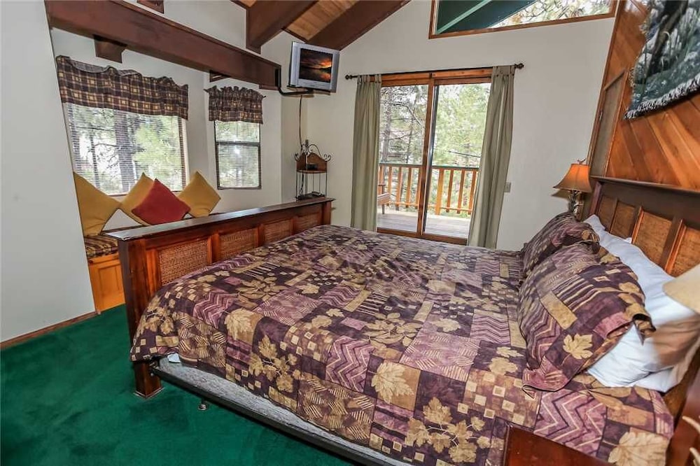 Summit Adventure - Beautiful, Spacious And Quiet Home! Foosball, Pool And Poker Table! Jet Tub! - Big Bear, CA