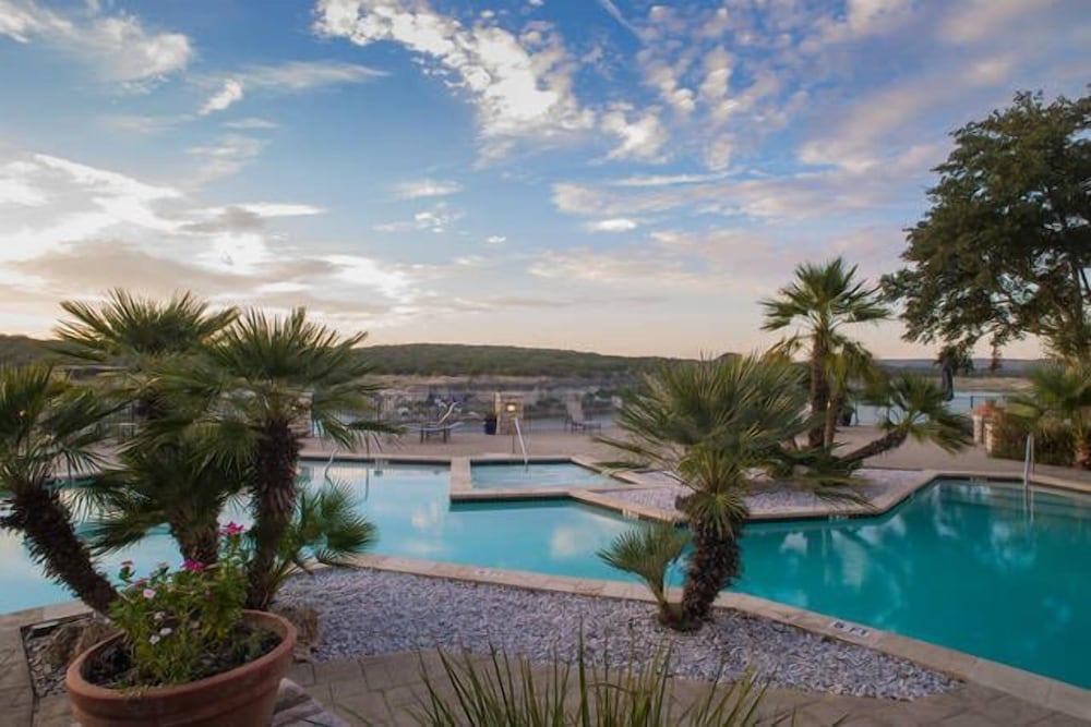 Cozy Villa On A Private  Island With Amenities Galore - Lake Travis, TX
