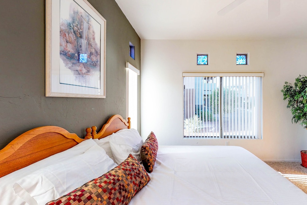 Bright & Modern Resort Condo With Wifi, Pool & Hot Tub - Oro Valley, AZ