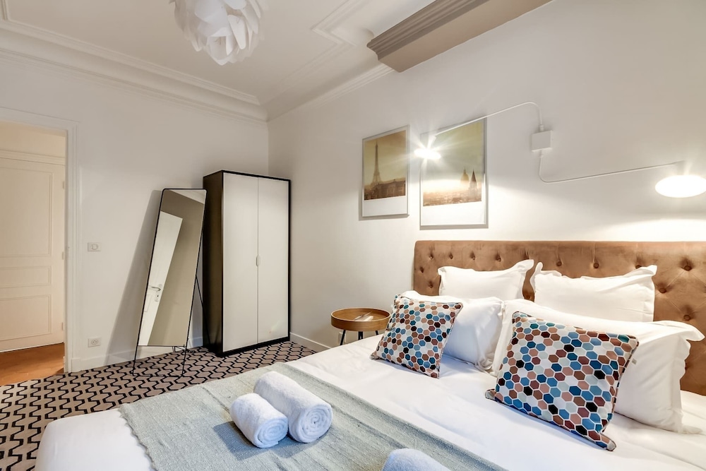 Saint Germain Iv - One Bedroom Apartment, Sleeps 4 - Av. des Champs-Élysées, Paris