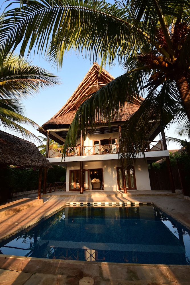 Beach Front Private Villa With A Pool, 4 Bedroom - Tanzania