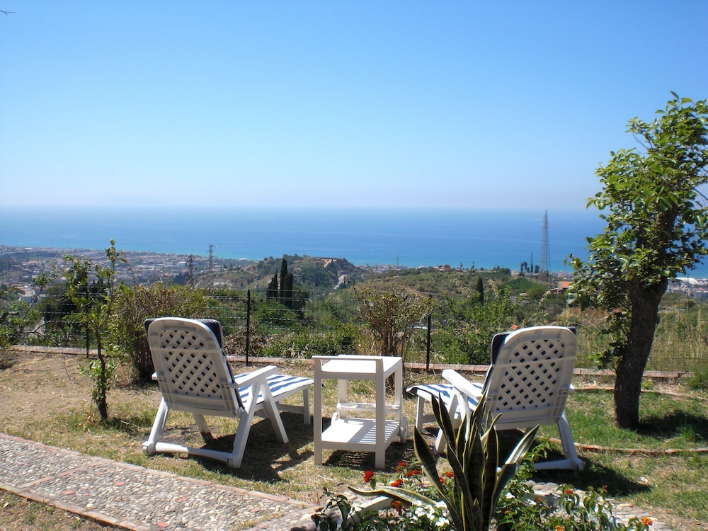 Secluded Country House - 5 Mins Drive From Beach - Messina
