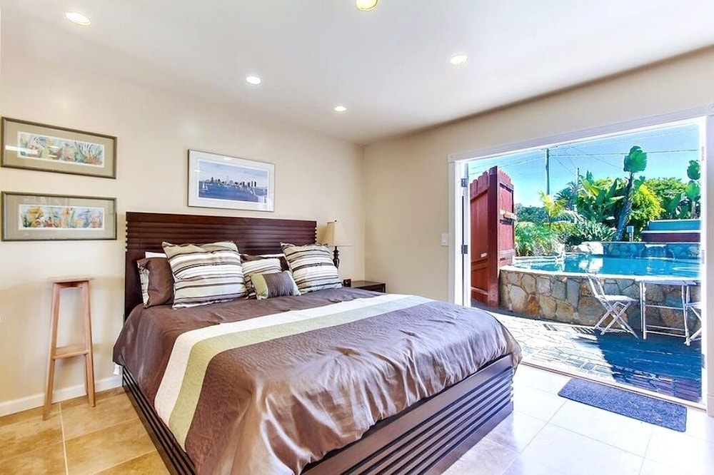 Spacious Oceanfront Home W/ Private Heated Pool & Hot Tub-ping Pong, Big Yard - San Diego, CA