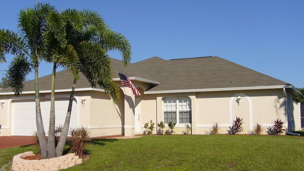 New, Modern, Exclusive House, Stylish Pool Area, Central Sw, Near Golf Course - Cape Coral, FL