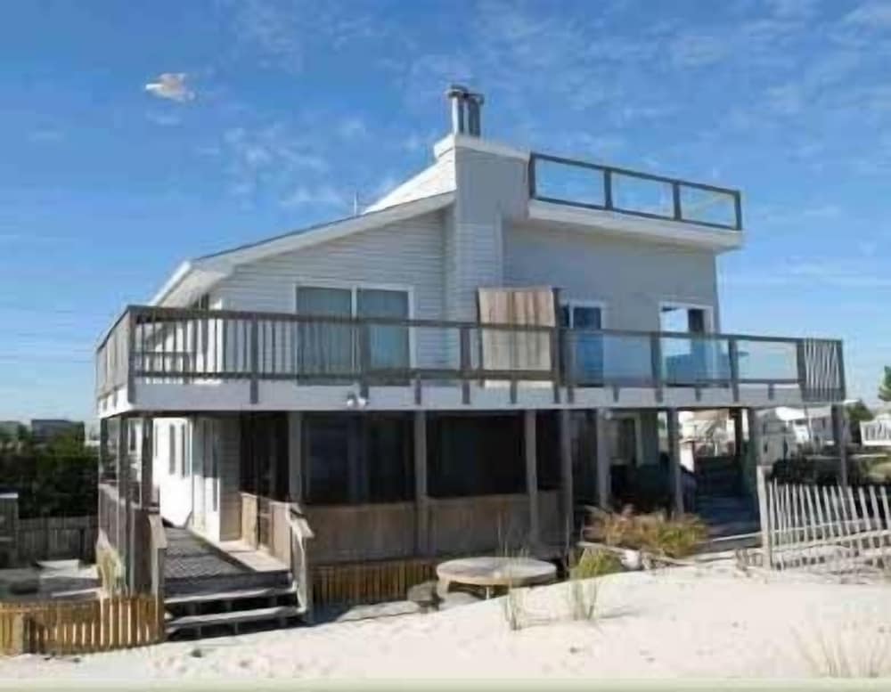 Oceanfront Side By Side Duplex-views,views,views-private Beach Access - New Jersey