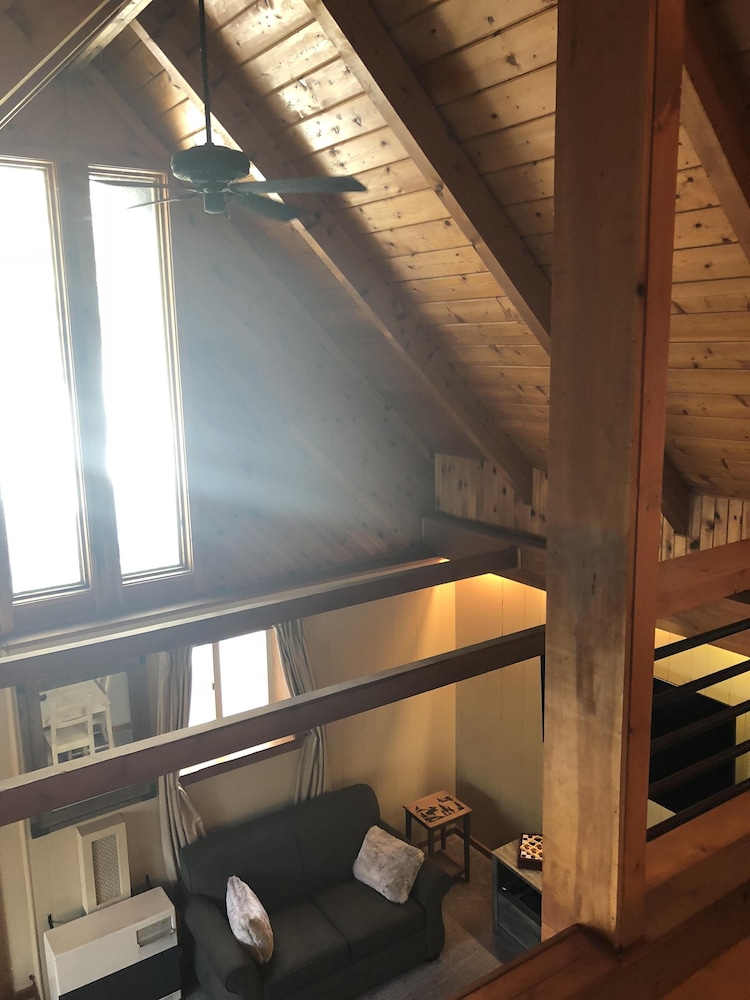 Pine Loft At Jay Chalet Is A Cozy Retreat For All Seasons - Wilmington