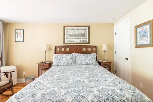 Private Master Bed\/bath With Separate Entrance,10 Min. Walk To Town.no Clean Fee - Grass Valley, CA