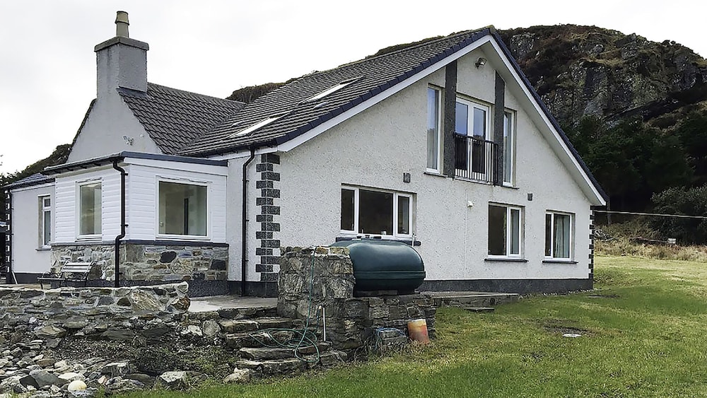 Lovely Holiday Home With Wonderful Sea Views In Peaceful, Sheltered Location - Outer Hebrides