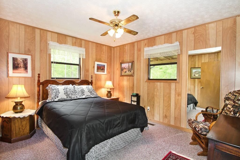 Asequible Mtn Cottage W / Wood F. P. + Bañera De Hidromasaje + Wifi - Tennessee