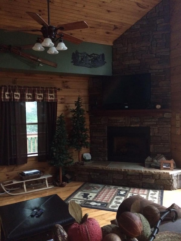 Spacious Mountain Cabin - Sleeps 10 Comfortably! - Banner Elk, NC